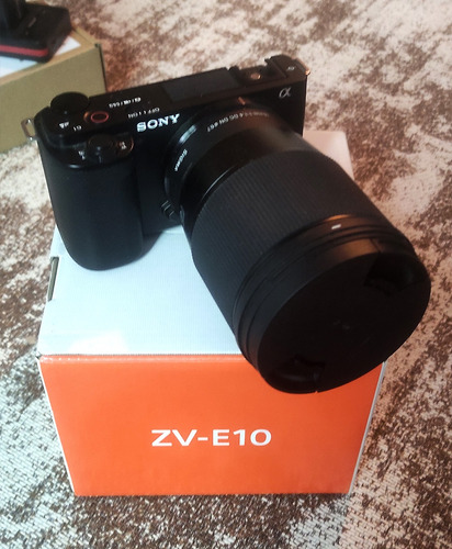 Câmera Sony Zve-10 4k + Lente Sigma 16mm F1.4 + Acessórios