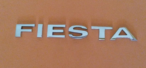 Emblema Ford Fiesta En Metal Pulido Foto 4