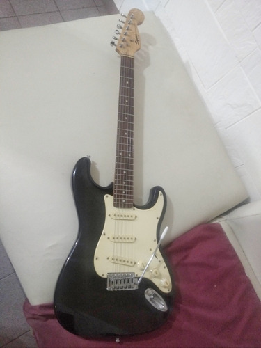 Guitarra Fender Squier Stratocaster