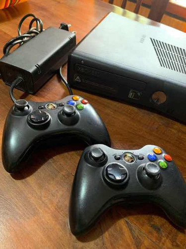 Xbox 360 Mas 2 Joystick Y Fuente Original