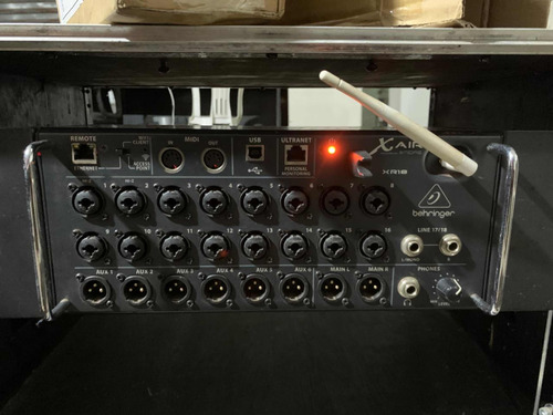 Mesa De Som Digital Behringer X Air Xr18