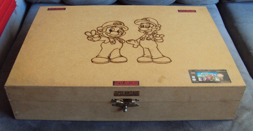 Caixa Em Madeira Para Cartuchos De Super Nintendo - Usada