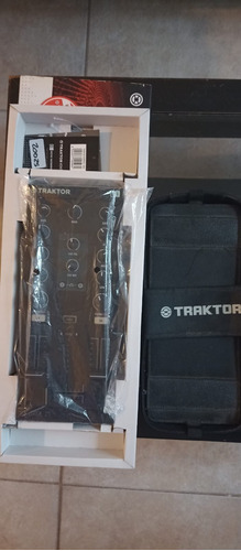 Controlador Traktor Kontrol  Z1 + X1 Mk2 + 2 Bags