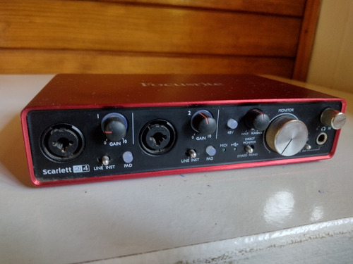 Placa De Audio Focusrite Scarlett 2i4