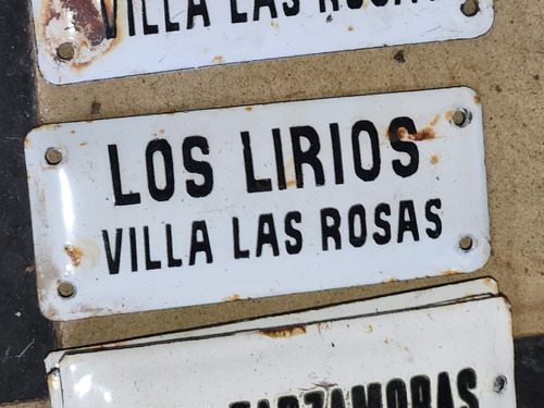 Cartel Antiguo Enlozado De Calle Los Lirios Villa Las Rosas