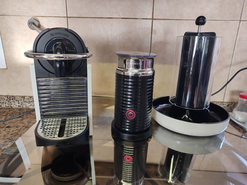 Cafetera Nespresso Pixie + Aeroccino + Portacapsulas
