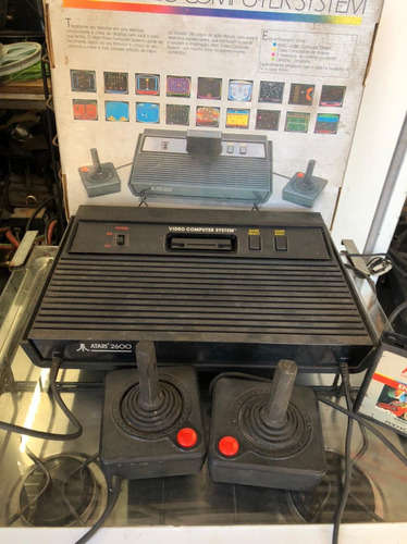 Atari 2600 Com Dois Controles E Um Jogo
