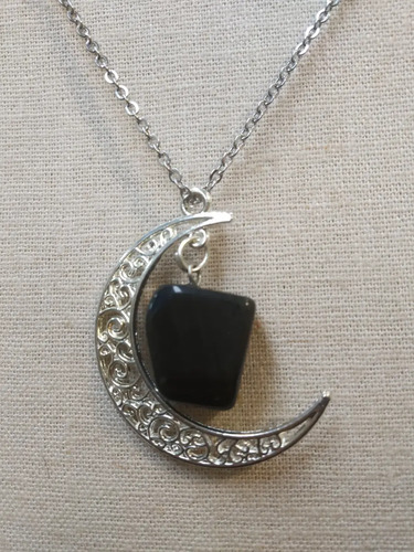 Collar Luna Con Piedra Cuarzo 100% Natural.