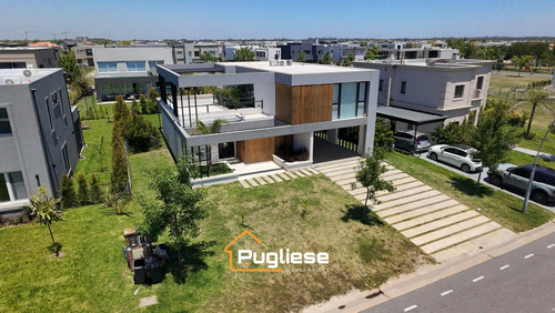 Casa De Diseño En Venta En Ceibos Puertos Con Galeria Y Pileta - Imagen 2