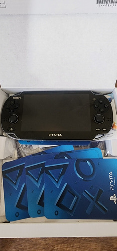 Consola Sony Ps Vita Crystal Black De 7.6gb  Con 4 Juegos