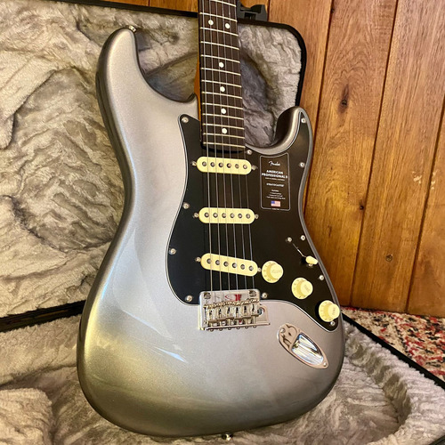 Guitarra Stratocaster American Professional Ii Fender