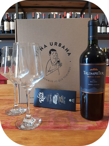 Combo Trumpeter Malbec + 2 Copas + Chocolate 70% P/ Regalo