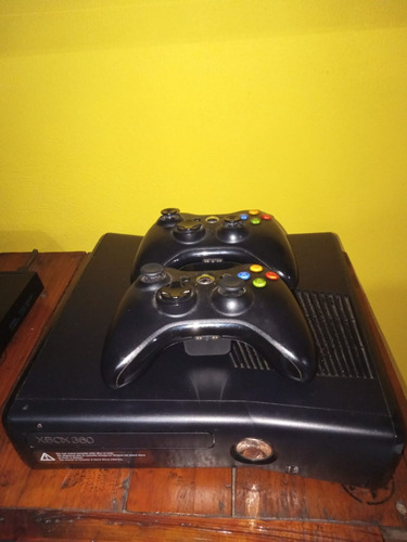 Xbox 360 4gb Slim ,2 Joystick Kinect Juegos 