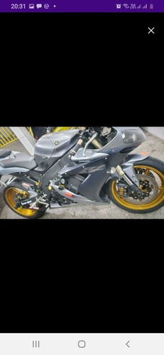 YAMAHA  R1