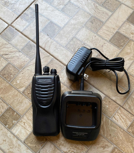 Radio Portátil Uhf Kenwood Tk-3302 Con Cargador