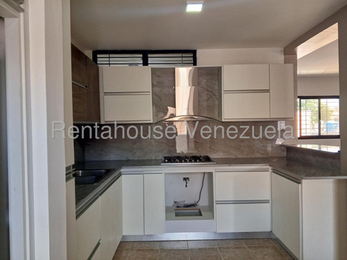 En Venta Hermoso Apartamento Remodelado En Zona Centrica En Coro - Imagen 3
