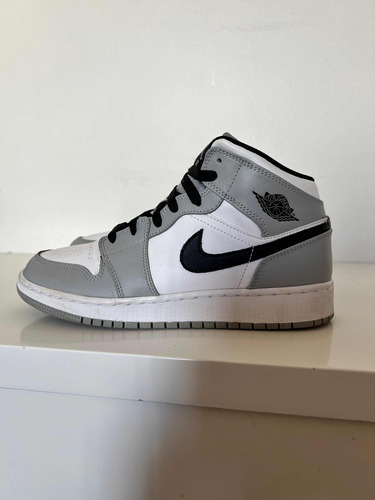 Air Jordan 1 Mid Grey