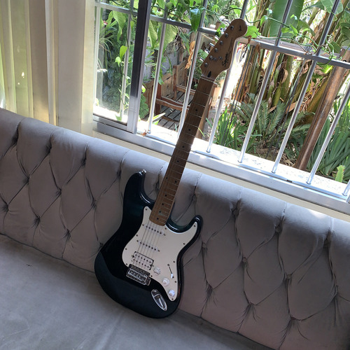 Guitarra Squier By Fender Stratocaster Hss - Usada!