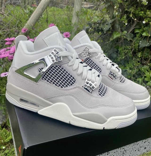 Nike Air Jordan Retro 4 Frozrn Moments