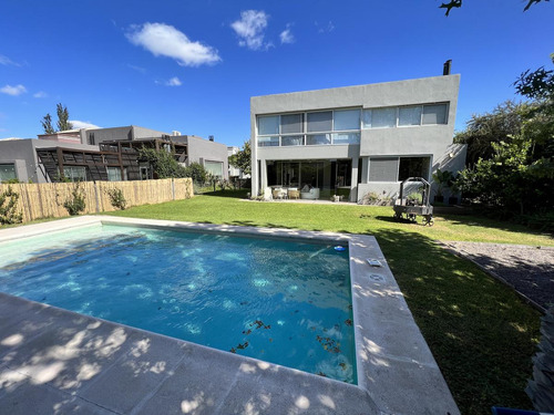 Venta Casa En Cadaques (funes Hills) 288
