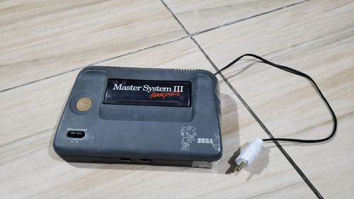 Master System 3 Compact Só O Aparelho Sem Nada. Não Liga E Carcaça Quebrada!