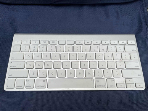 Apple Teclado Bluetooth Magic Keyboard 1.