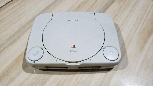 Playstation 1 Psone Só O Aparelho Se Nada. O Leitor Não Leu E Tampa Quebrada. 006. G1