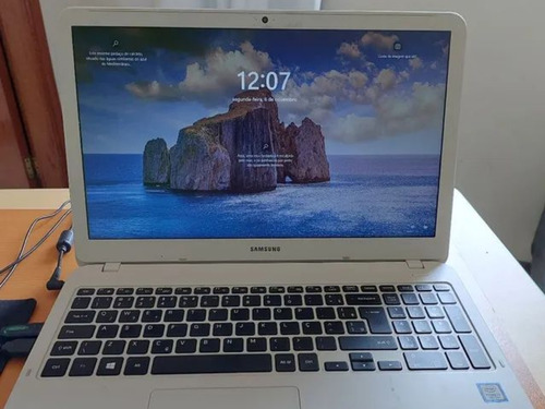 Notebook Samsung Essencials E30