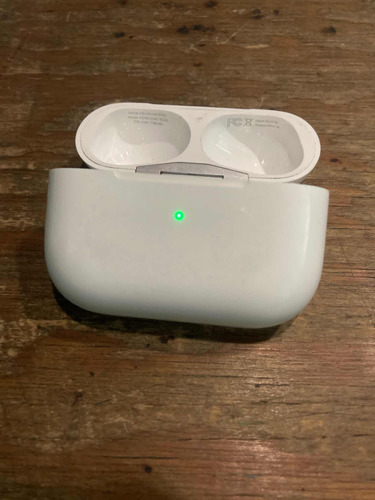 Estuche Dé Carga Para AirPods Pro 1ra Generación Usado