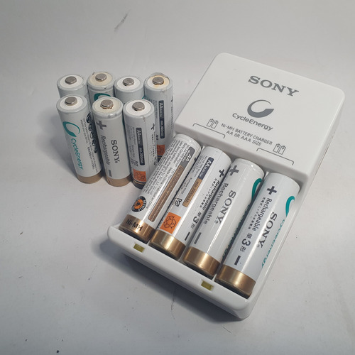 Cargador De Pilas Sony + 11 Pilas Cycleenergy - Outlet