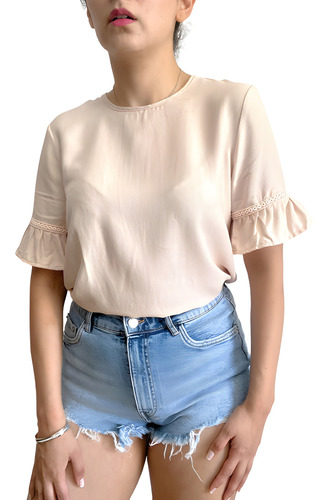 Blusa De Crepe Mangas Cortas Y Volados Berta