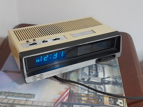 Radio Reloj Digital Marca Mundial Coleccion Vintage Funciona