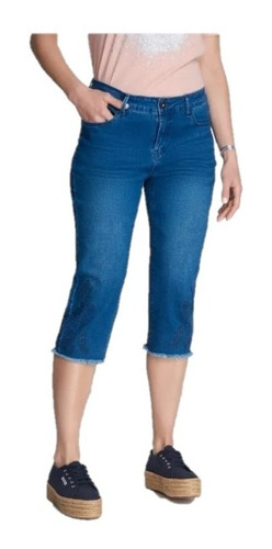 Jeans Capri Mujer Curvi Con Bordado En Ruedo