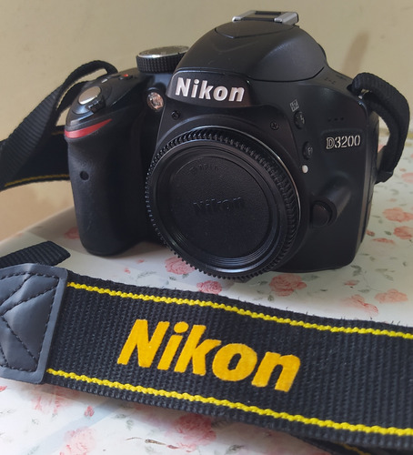 Camara Nikon D3200 Cuerpo + Objetivo 70-300