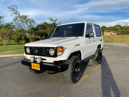 Toyota Land Cruiser 1987 4.0 Fj73