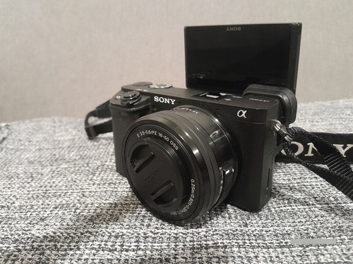 Cámara Sony A6400, Sin Lente, Solo El Cuerpo.(2600 Disparos)