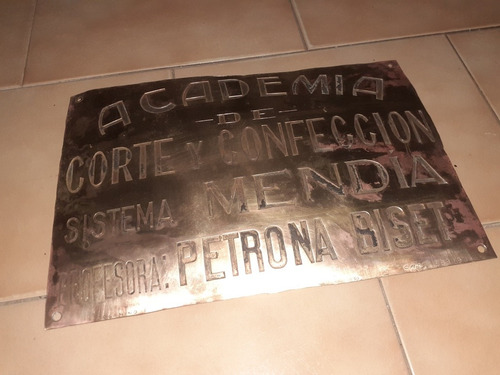 Antiguo Cartel De Bronce Academia De Corte Y Confección 