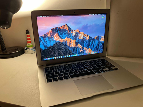 Macbook Air (13-inch, 2017) Modelo A1466. Leer Descripción. 
