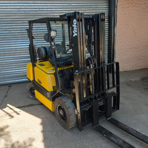 Autoelevador Yale Nafta/gas 2500kg T. Triple Containera  