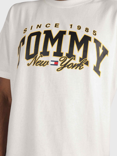 Playera Blanca Logo Estampado De Hombre Tommy Jeans