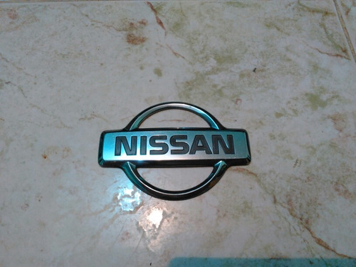 Emblema Nissan Sentra Foto 5