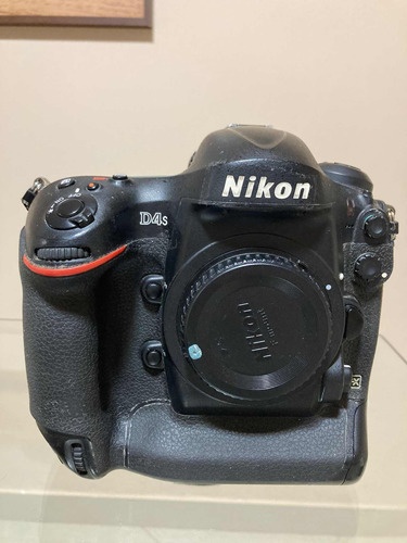 Nikon 4s