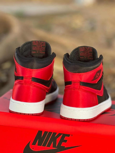 Jordan 1 Retro Satín Rojo /negro (29mx)