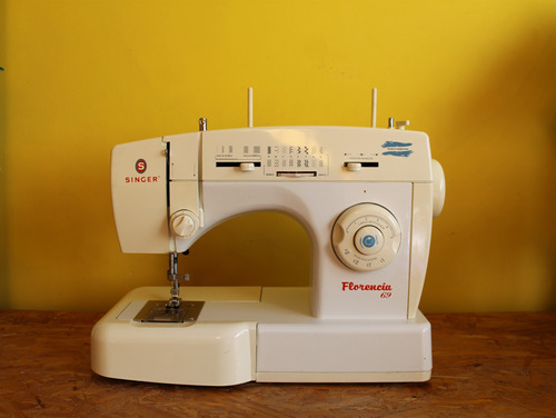 Maquina De Coser Florencia Fl69c Singer Color Blanco