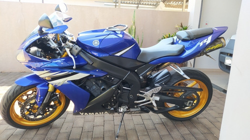 YAMAHA R1