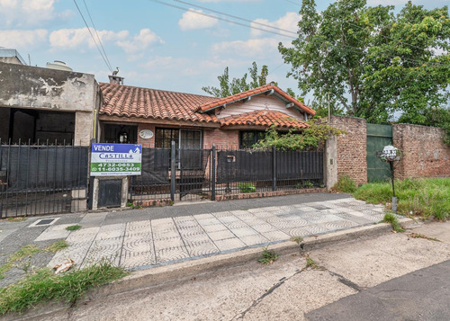 Casa.2 Dormitorios.julian Navarro Al 2900.beccar