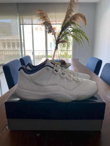 Air Jordan 11 Low Legend Blue