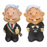 2 Amlo Figuras De Peje Muñeco 10cm Presidente Y Mariachi Duo