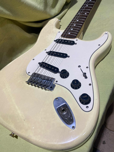 Fender Stratocaster Japon Silveria Series  Permutas 