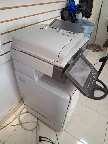 Impresora  Multifunción Ricoh  5200s Con Wifi Gris Y Blanca 
